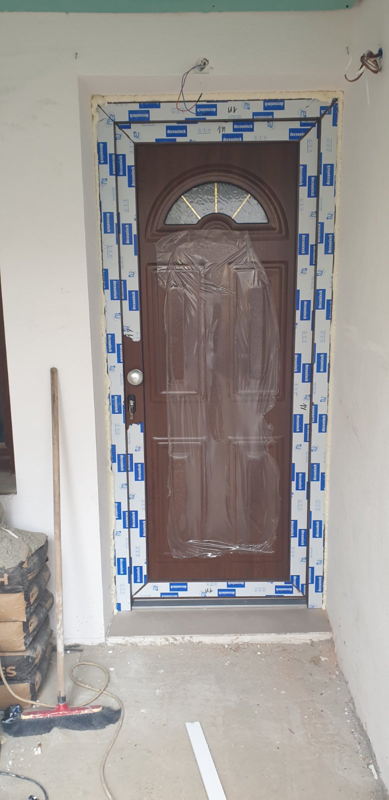 Κύρια πόρτα εισόδου PVC καφέ μοντέρνα